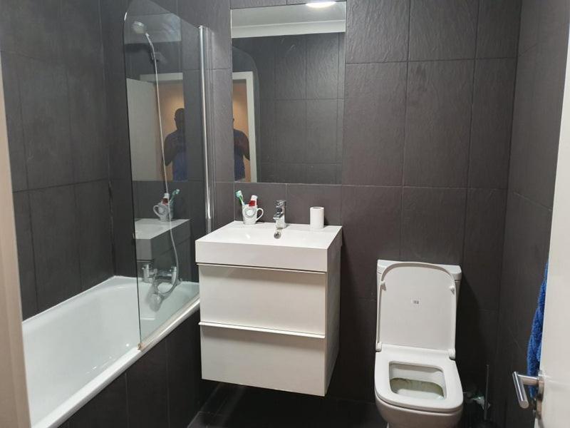 Double Room With Shared Bathroom Лондон Экстерьер фото